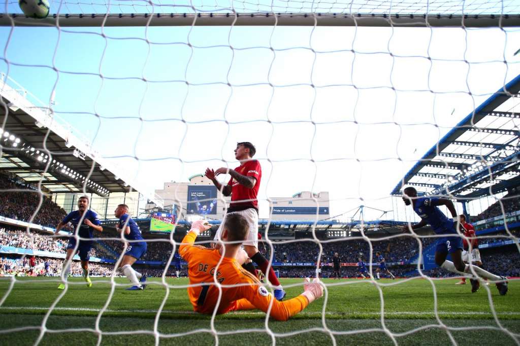 Chelsea busca empate diante do Manchester United