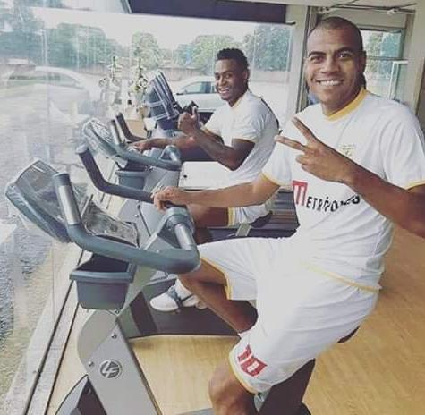 Régis treinando ao lado de Jobson no Brasiliense.