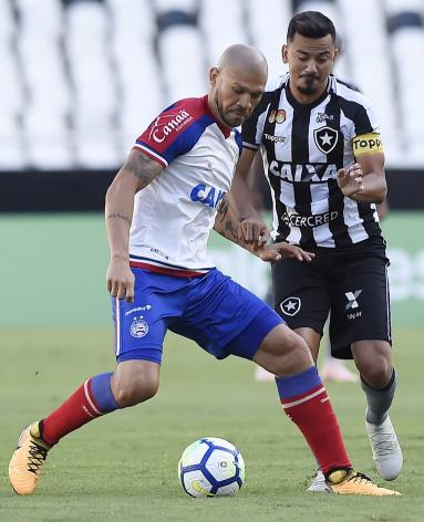 Nilton foi escalado para reforçar a marcação do Bahia