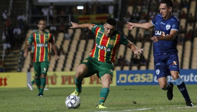 Sampaio Corrêa perdeu muitas chances de gol e acabou castigado nos minutos finais dentro do Castelão. Foto: Lucas Almeida