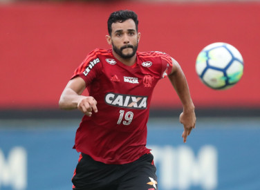 Embalado, Flamengo encara o lanterna em Curitiba para assumir a vice-liderança