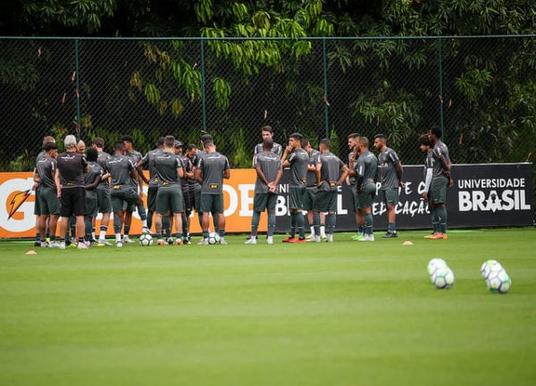 Em reestreia de Levir, Atlético-MG pega Flu para voltar aos trilhos no Brasileiro