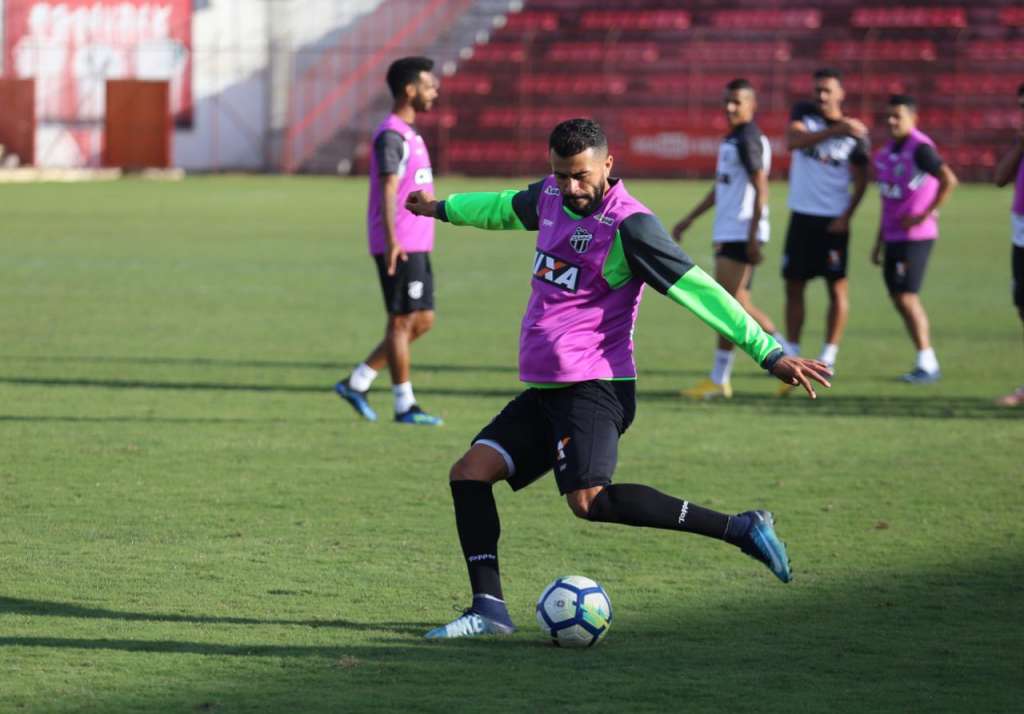 Com reforços, Ceará aposta em força máxima para tentar derrubar líder da tabela