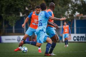Após festa do título, Cruzeiro vai com titulares para encarar a Chapecoense