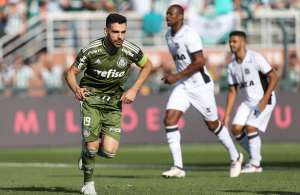 BRASILEIRÃO: De olho no título, Palmeiras e Flamengo vencem e afundam Ceará e Paraná