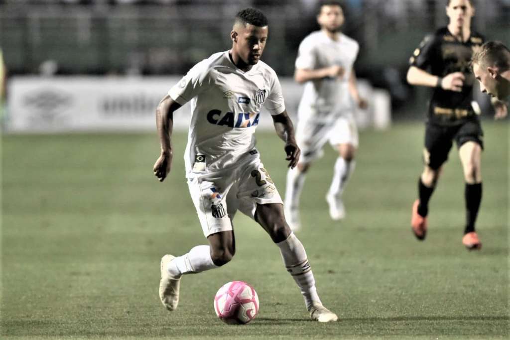 De olho em vaga na Libertadores, Santos desafia o Inter e tabu no Beira-Rio