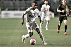 De olho em vaga na Libertadores, Santos desafia o Inter e tabu no Beira-Rio