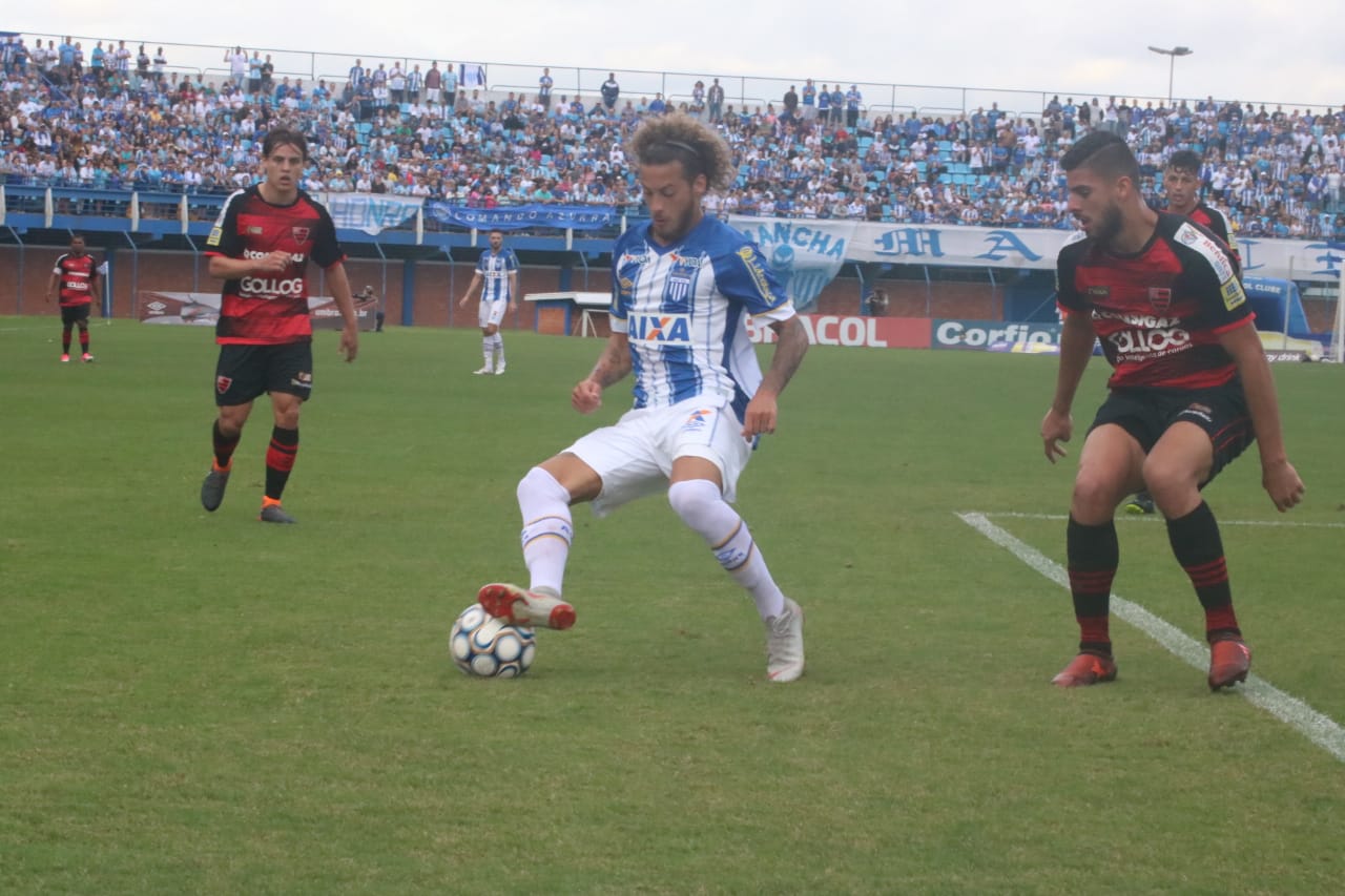 Série B: Jogadores reclamam e Avaí vai protestar na CBF contra a arbitragem