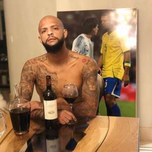 Felipe Melo 'encara Messi' e provoca argentinos antes da Libertadores