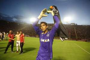 César se esquiva de polêmica sobre Diego Alves: 'A diretoria está vendo'