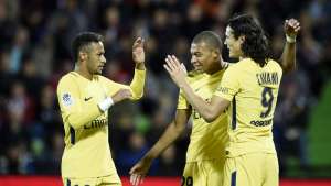 Arrascaeta envia presente para Cavani e o quer como reforço do Cruzeiro