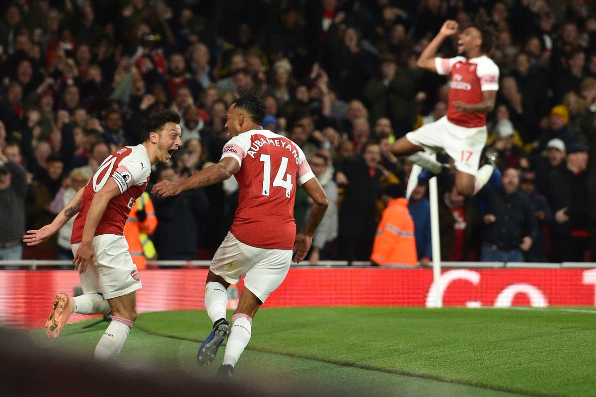 INGLÊS: Com show de Özil, Arsenal vira sobre o Leicester e vence sétima seguida
