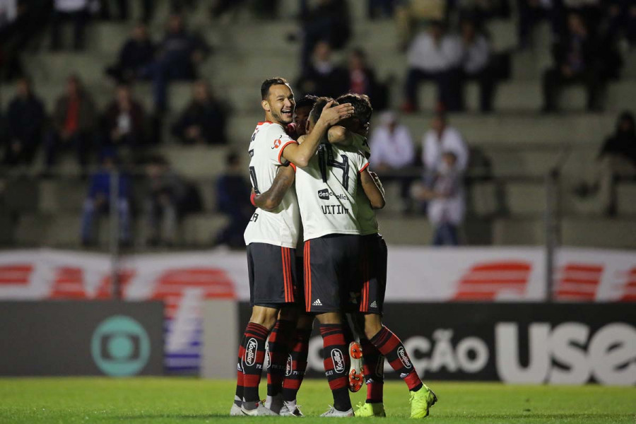 Com artilheiro e aniversariante palmeirense, Seleção FI do Brasileirão vem no 4-3-3