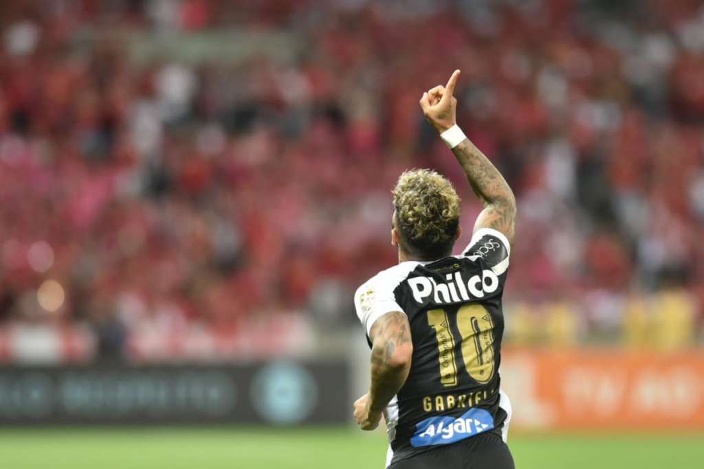 Santos treina em Porto Alegre e Dodô já projeta 'confronto direto' com o Flu