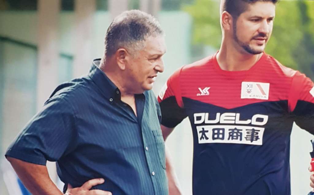 Técnico brasileiro chega final inédita no Japão e vai em busca do terceiro título