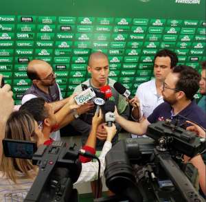 'Não sou salvador da pátria', diz Wellington Paulista após ser reintegrado na Chape