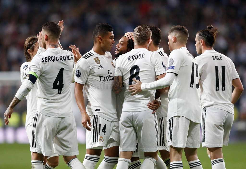 Jogadores do Real Madrid comemora um dos gols marcados sobre o Viktoria Plzen