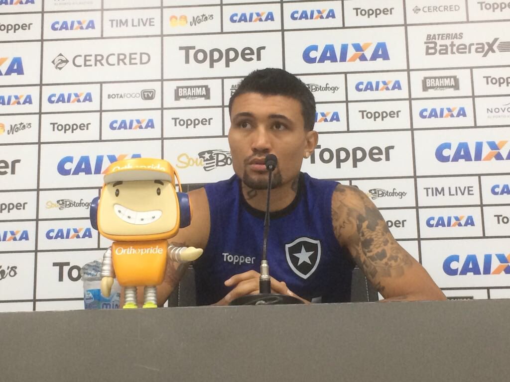 Kieza cobra melhor desempenho em campo e vitória do Botafogo em Curitiba
