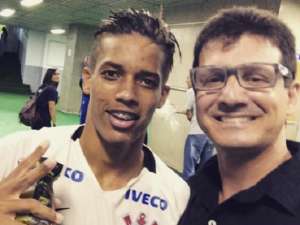 Após imbróglio, Corinthians vê pressão de agente para negociar Pedrinho