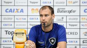 Carli quer que Botafogo 'dê um algo a mais' para fugir do risco de rebaixamento