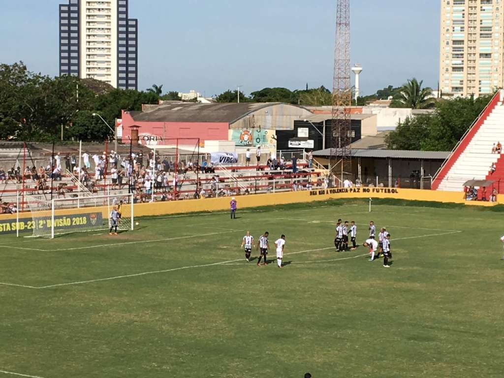 Mesmo longe de casa, a torcida do Comercial compareceu em Indaiatuba, no primeiro jogo da decisão