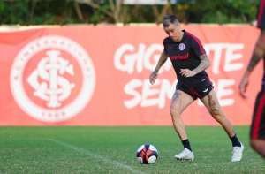 No Inter, D´Alessandro critica arbitragem: 'Difícil brigar contra paulista e carioca'