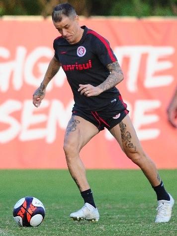 Meia não poupa críticas à arbitragem do Brasileirão