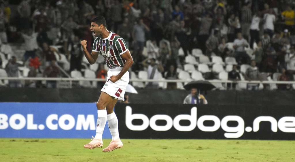 Gum saiu de campo lesionado  - Lucas Merçon / Fluminense FC