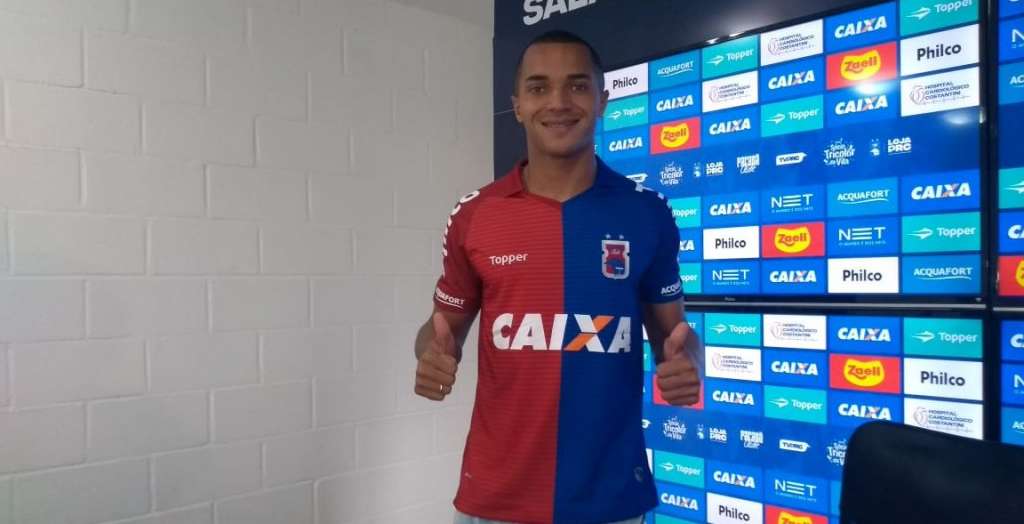 Sem vencer e em crise, lanterna Paraná rescinde com mais dois atacantes