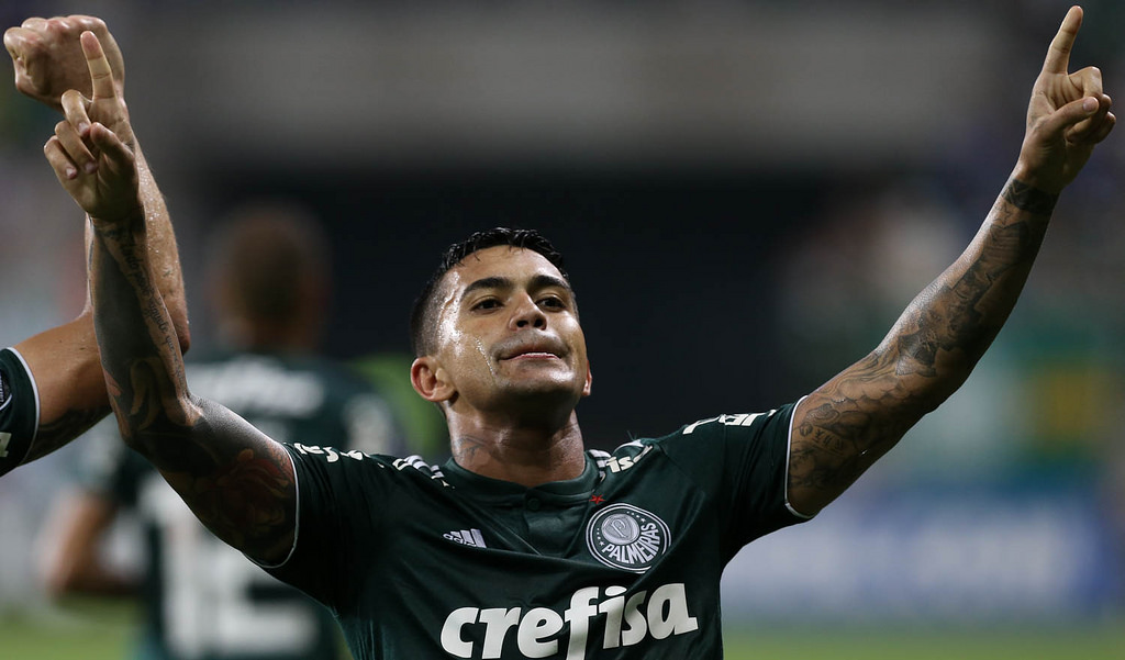 Atacante do Palmeiras é condenado a pagar R$ 25 mil para árbitro brasileiro
