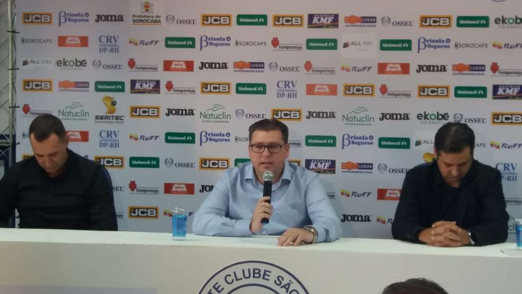 O presidente Márcio Rogério Dias (ao centro) vem definindo o planejamento para 2019 com o técnico Marquinhos Santos