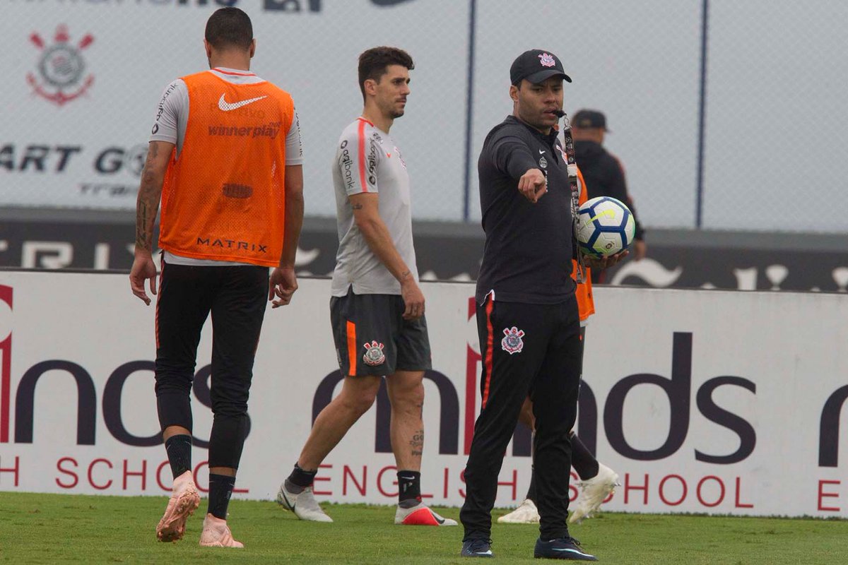 Jadson fica fora de treino e deve desfalcar Corinthians contra o Bahia