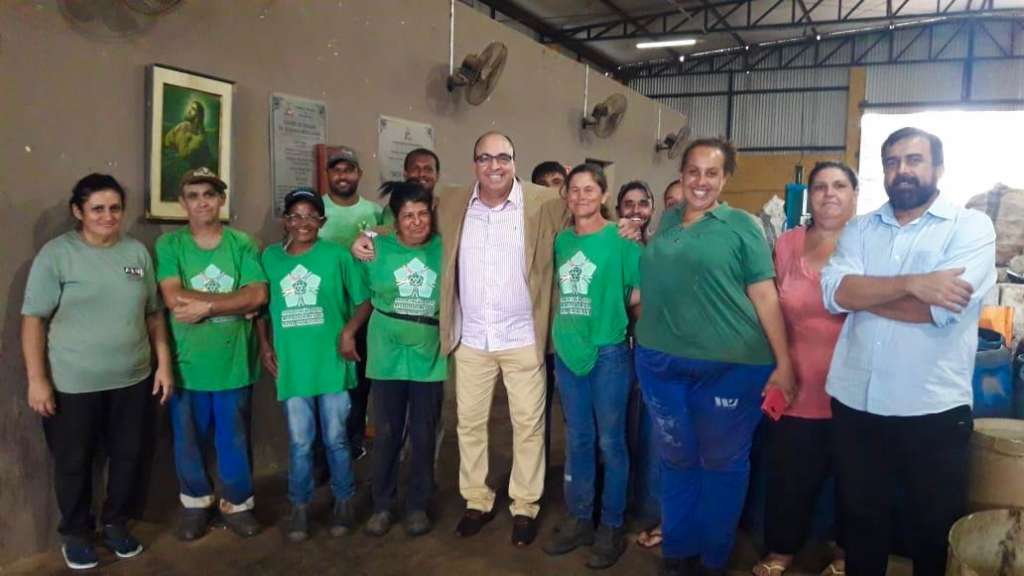 Futebol Sustentável 'estreia' em Novo Horizonte e visita cooperativa de reciclagem