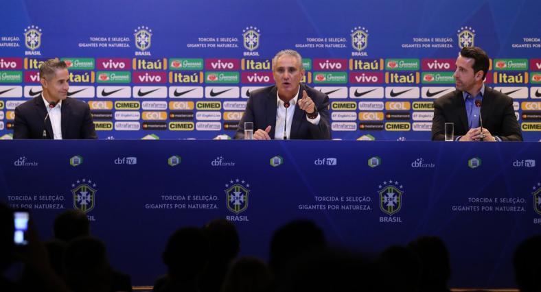 Tite anunciou nesta sexta-feira uma lista de 23 convocados da seleção brasileira para os amistosos contra Uruguai e Camarões