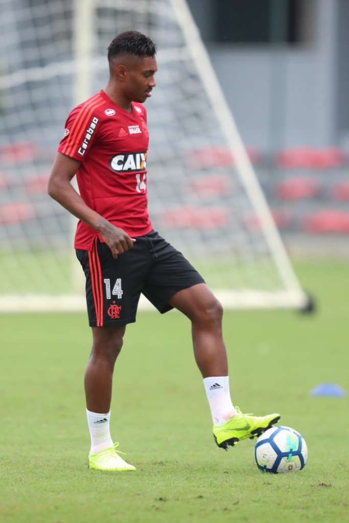 Vitinho supera ansiedade e projeta 'jogo mais importante do ano' para o Flamengo
