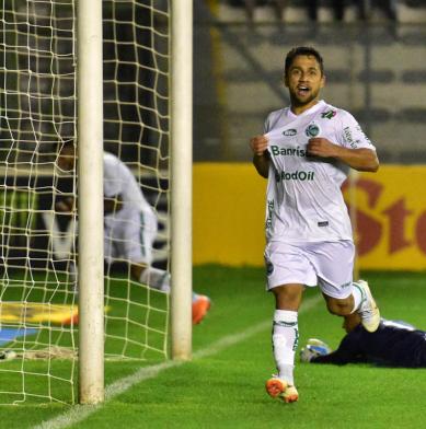 Hugo Sanches fez o gol de falta