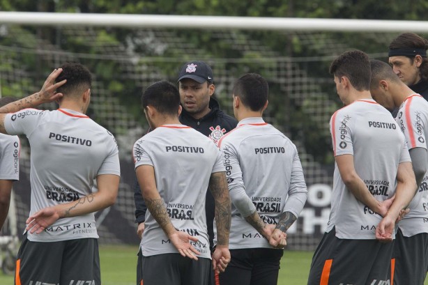 Corinthians recebe Bahia para encerrar jejum e se afastar do rebaixamento