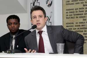 Futebol e política não devem se misturar em campo, diz STJD