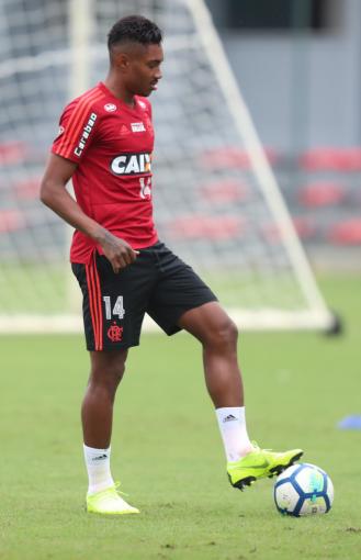 Depois de um péssimo início de trajetória na equipe e de chegar a perder a titularidade, Vitinho reencontrou seu melhor futebol sob o comando de Dorival Junior (Foto: flamengo.com.br)