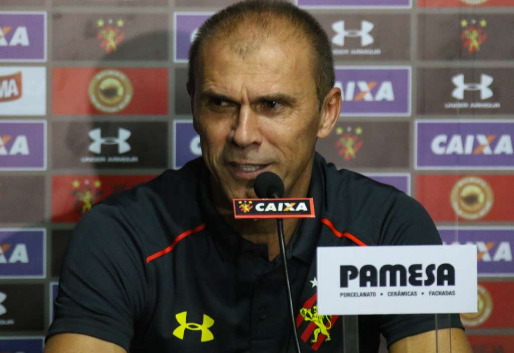 O técnico Milton Mendes minimizou os salários atrasados no Sport