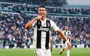 Italiano: Feliz na Juventus, CR7 vê falta de valorização de Florentino Pérez