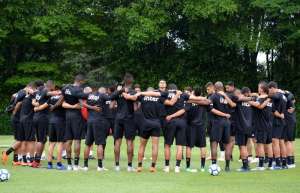 Elenco do São Paulo faz minuto de silêncio a Daniel antes do treino