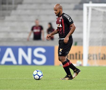 Sul-Americana: Lateral do Atlético-PR sonha com título: “Muito focados”