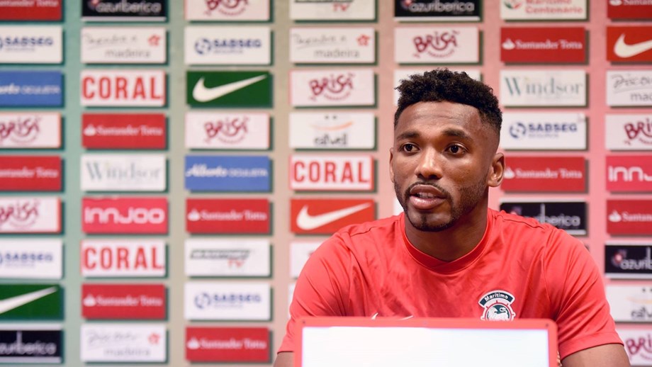 Português: Com mais de 50 jogos no Marítimo, meia brasileiro destaca ótimo momento