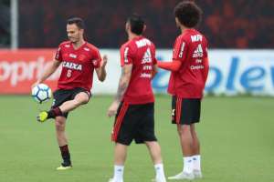 Renê mantém esperança de título no Flamengo, mas admite: 'Temos que vencer todas'