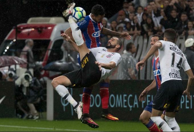Danilo foi autor dos dois gols que deram a vitória para o Corinthians sobre o Bahia. Um deles foi uma pintura de bicicleta (Foto: Divulgação/SC Corinthians)