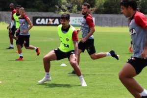 Jovem atacante Luan Silva volta a ficar à disposição no Vitória