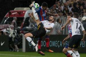 Danilo tem mais sete jogos para convencer a diretoria e renovar com o Corinthians