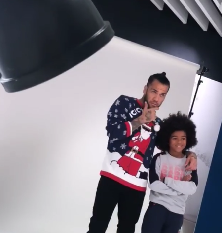 Francês: Recuperado de grave lesão no joelho, Daniel Alves retorna aos treinos no PSG