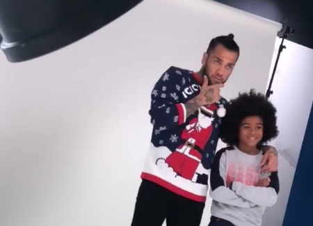 Dani Alves já participa de ações do PSG